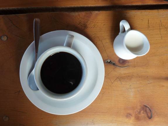 O café da manhã da Rowan no restaurante do camping Falkner, no parque Lanin, na região de San Martín de Los Andes, na Argentina